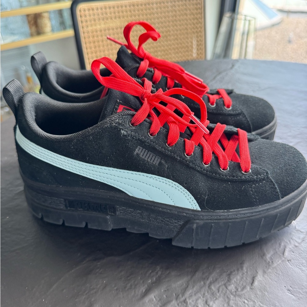 Puma x Fenty platform suede black sneaker, with orange or black laces. Size 38.5
